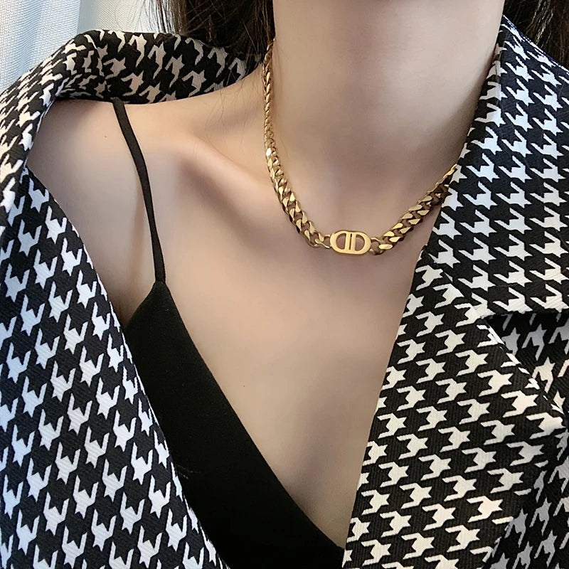 A Set of 2 Vintage Minimalist Necklaces And Bracelets