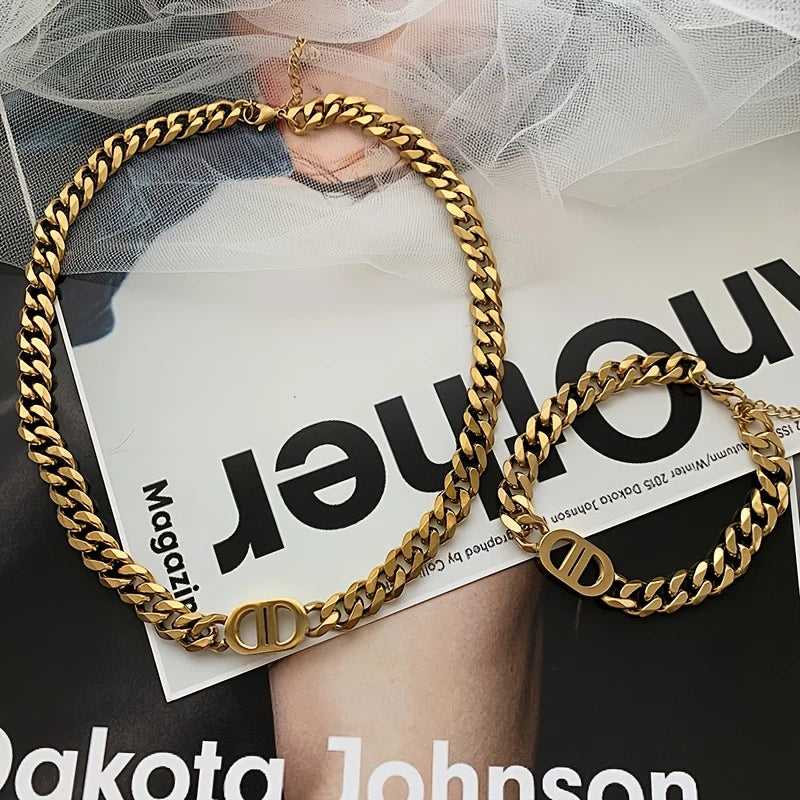 A Set of 2 Vintage Minimalist Necklaces And Bracelets