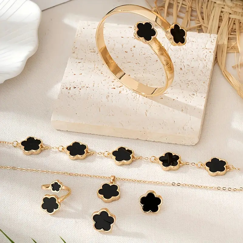 Elegant Titanium Steel Four-Leaf Clover Necklace With Zircon Tassel Pendant