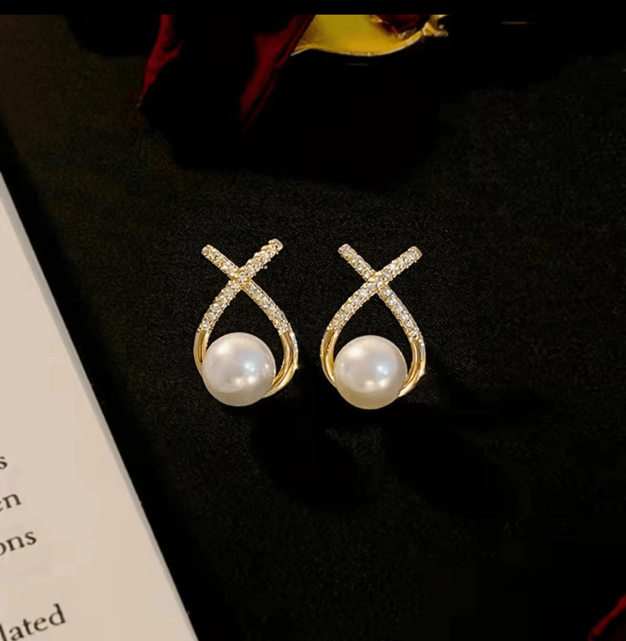 1pc Fashionable & Versatile Earrings With Crossed Pearl Design & Diamond Accents For Women, Elegant & Slimming, Sweet & Delicate Bow Detail Shaped Earrings