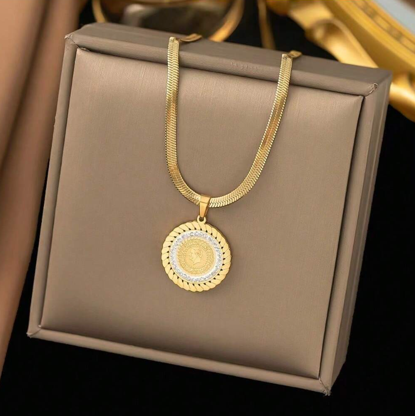 1pc Gold-plated Stainless Steel Cube Shape Pendant Necklace Coin-shaped