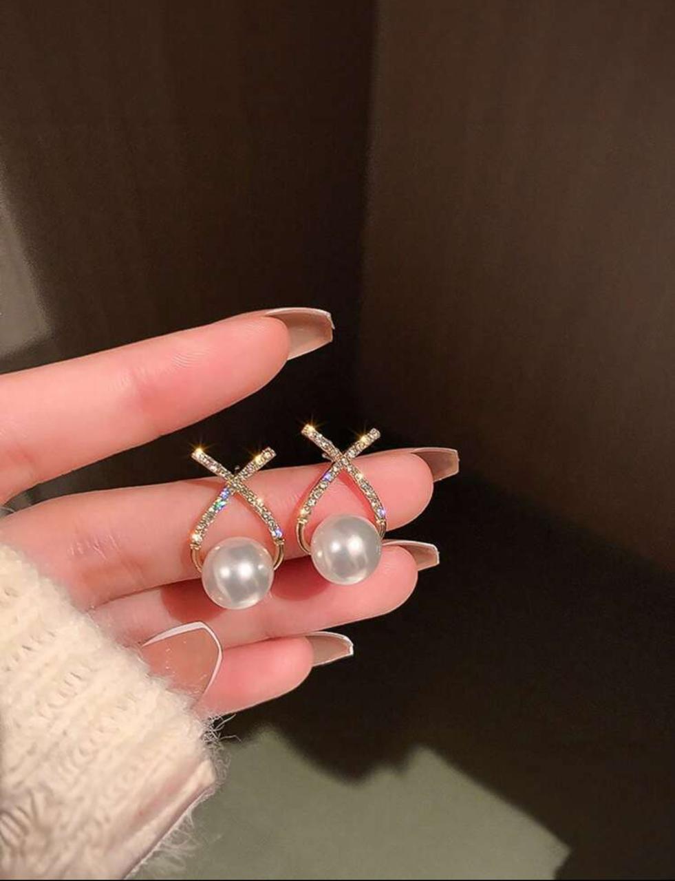 1pc Fashionable & Versatile Earrings With Crossed Pearl Design & Diamond Accents For Women, Elegant & Slimming, Sweet & Delicate Bow Detail Shaped Earrings