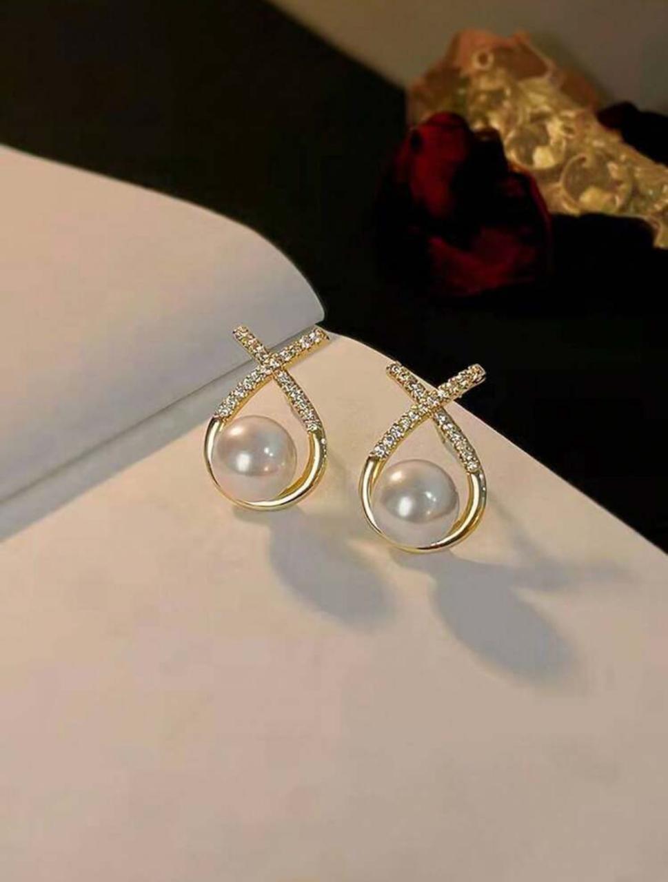1pc Fashionable & Versatile Earrings With Crossed Pearl Design & Diamond Accents For Women, Elegant & Slimming, Sweet & Delicate Bow Detail Shaped Earrings