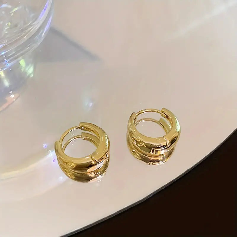 Simple Golden Hoop Earrings Stylish Glossy Ear Jewelry Women's Daily Wear Decorative Earrings