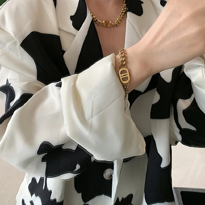 A Set of 2 Vintage Minimalist Necklaces And Bracelets