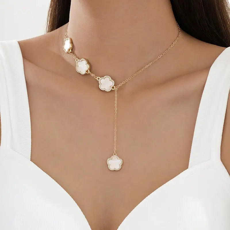 Elegant Lucky Clover Pendant Necklace with Imitation Zirconia - Perfect for Weddings & Parties