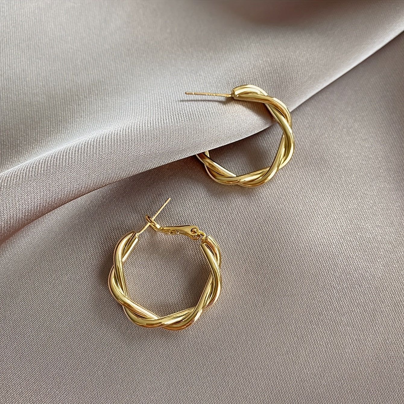 Golden Twisted Pattern Hoop Earrings