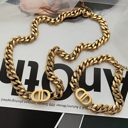 A Set of 2 Vintage Minimalist Necklaces And Bracelets