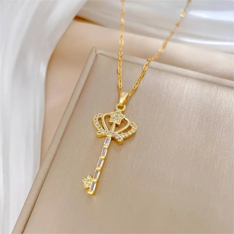 Queen Crown Key-shaped Pendant Necklace, Shiny Zircon Decoration, Perfect Unisex Gift For Family And Friend On Christmas And Birthdays