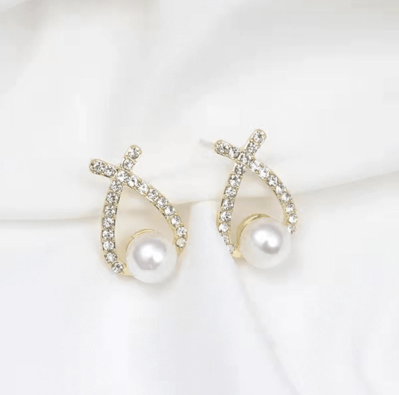 1pc Fashionable & Versatile Earrings With Crossed Pearl Design & Diamond Accents For Women, Elegant & Slimming, Sweet & Delicate Bow Detail Shaped Earrings