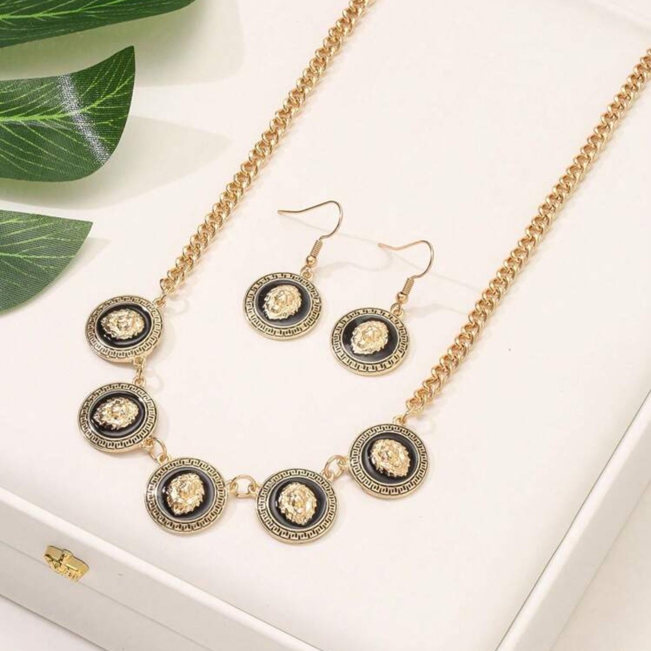 1set Fashionable Casual Classic Retro Elegant Geometric Alloy Earrings &Pendant Lion Head Great Wall Pattern Chain Jewelry