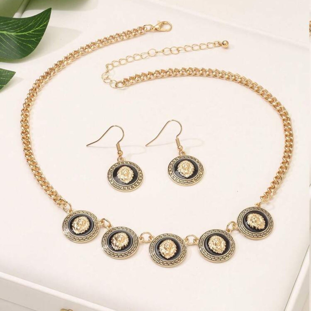 1set Fashionable Casual Classic Retro Elegant Geometric Alloy Earrings &Pendant Lion Head Great Wall Pattern Chain Jewelry