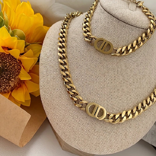 A Set of 2 Vintage Minimalist Necklaces And Bracelets