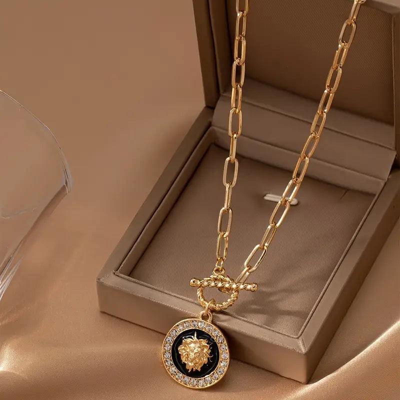 Exquisite Lioness Head Pendant Necklace for Women - Elegant Fashion Jewelry with Oval Chain and OT Buckle