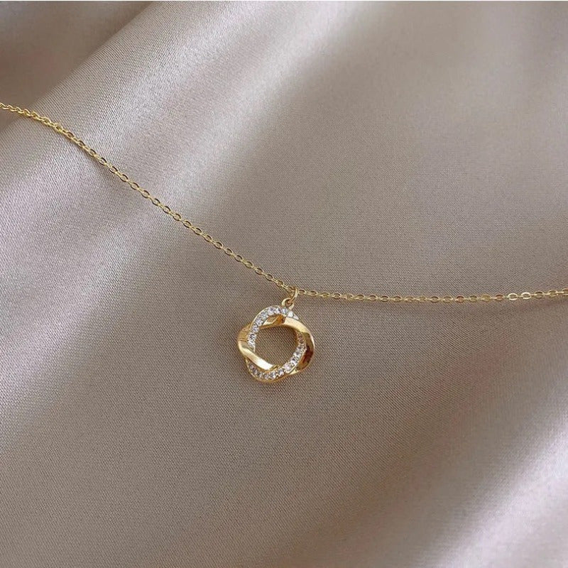 Golden Minimalist Necklace With A Pendant